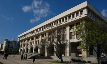 Бургаският съд свърши парите за преводачи и химикалки