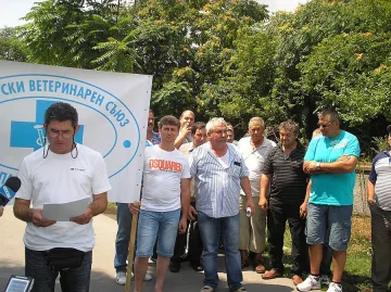 Ветеринари искат реално заплащане, предупреждават за бум на зарази 