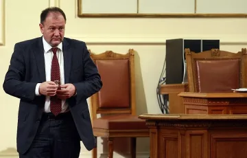 Миков с борд на победителите