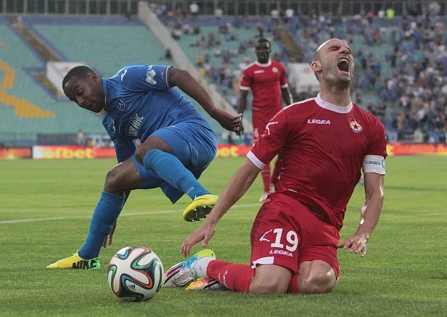 Фенове нападнаха "Левски"