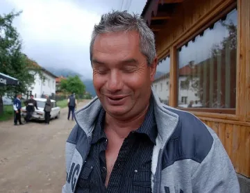 Слепият Алиш "изсмуква" болката с вълшебни ръце