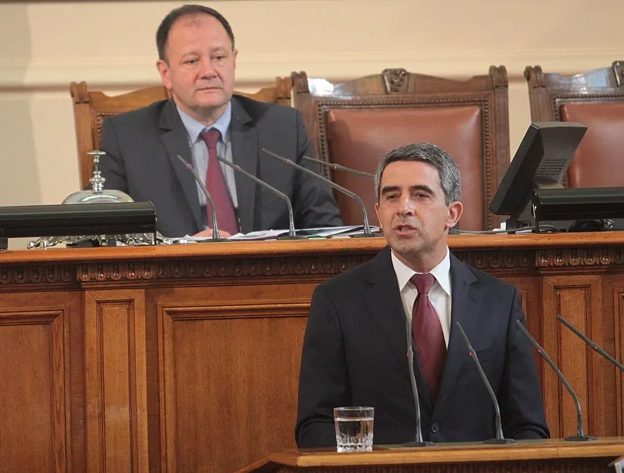 Плевнелиев поздрави Миков за председателския избор