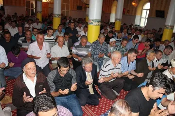 Стотици мюсюлмани препълниха храмовете в Кърджалийско за Рамазана