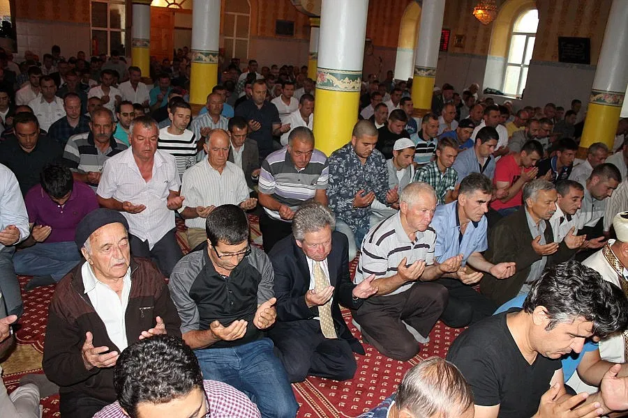 Стотици мюсюлмани препълниха храмовете в Кърджалийско за Рамазана