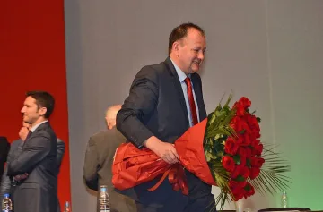 ОБЗОР: Миков нави часовника на БСП