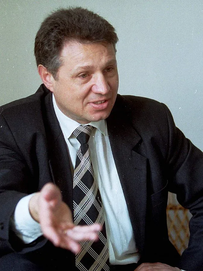 Човек от НАТО поема отбраната