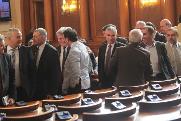 На изпроводяк: БСП бламира кабинета си (ОБЗОР)