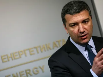 Стойнев: Ще сложа край на другарския огън в БСП