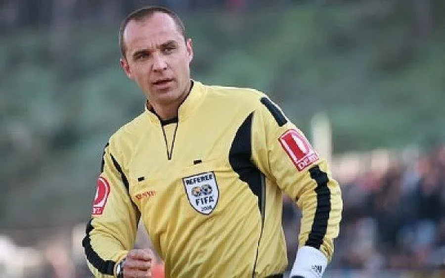 Азери пищят от наш рефер