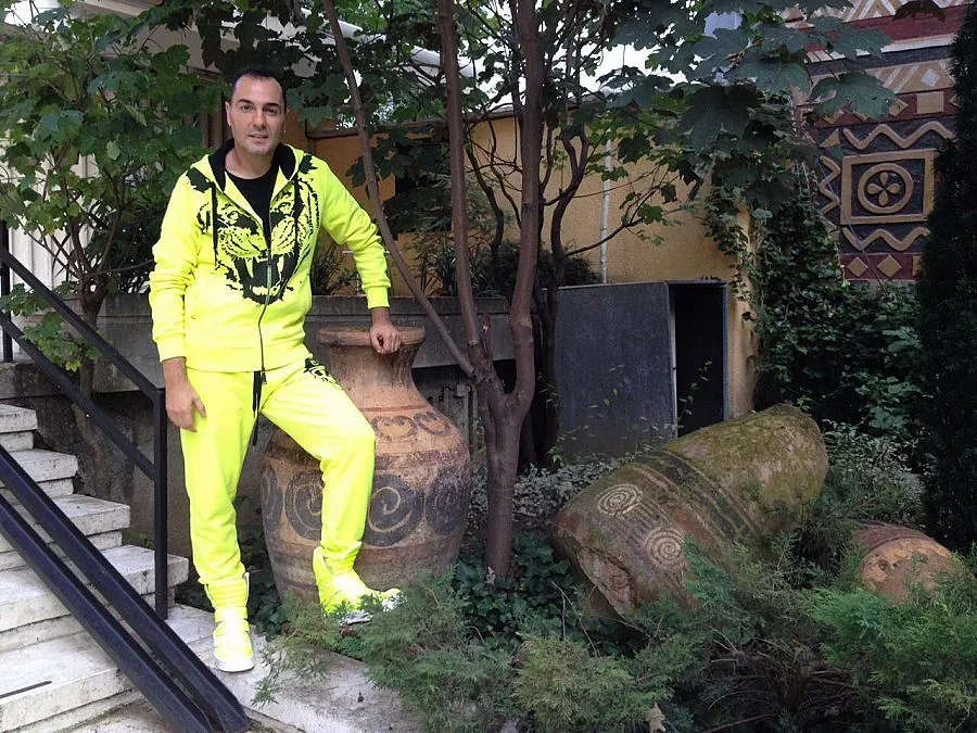 Драго Чая с нов анцуг от Киркоров