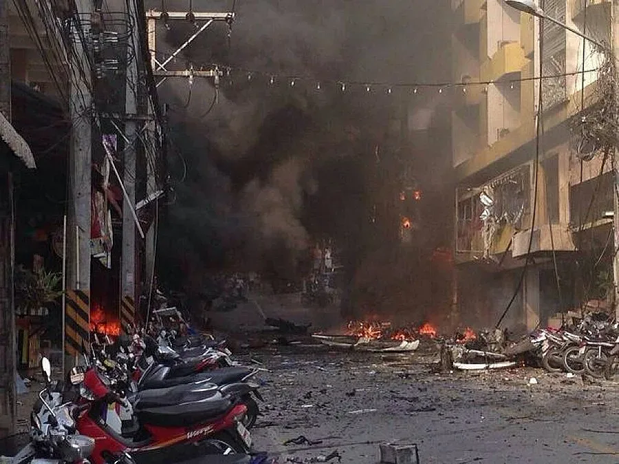 Трима загинаха при кола бомба в Тайланд