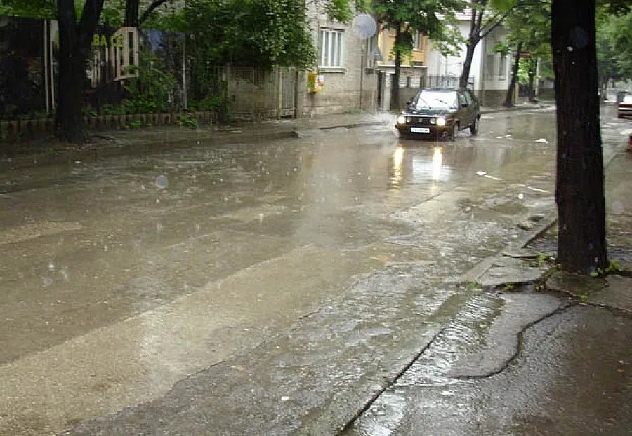 Добрич отново под вода