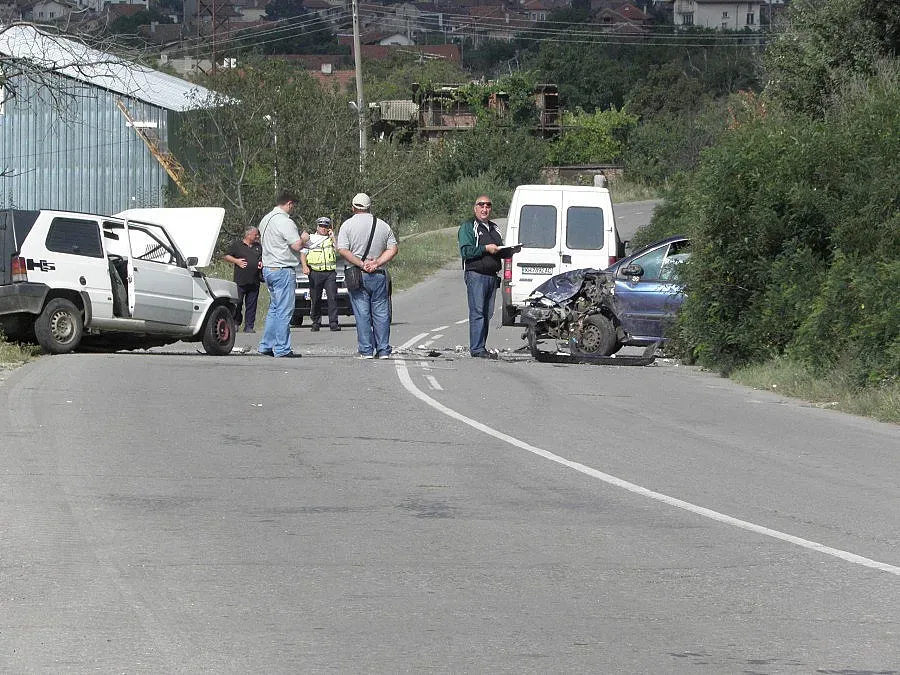 Кола пламна при челен удар