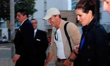 Бандерас в Перу, Мелани с шопинг терапия 