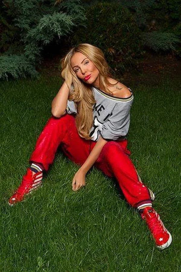 Николета се гласи за "Горещо"