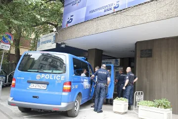 Намериха автомат "Калашников" пред централата на СДС