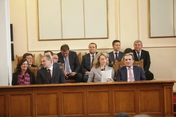 Оставката на кабинета "Орешарски" е приета