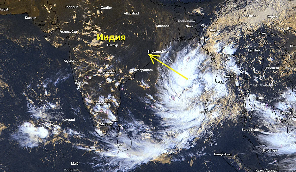 Циклон помете Индия, милиони евакуирани