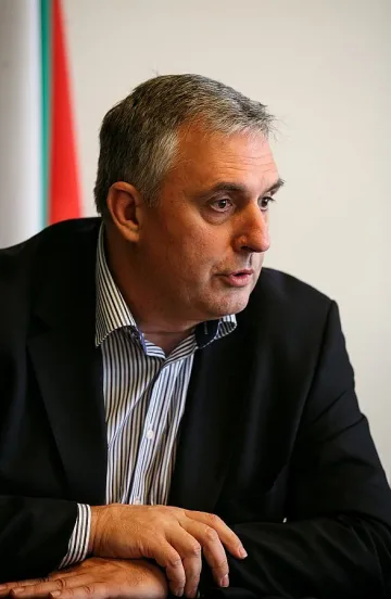 Калфин дава 25 места на АБВ в парламента