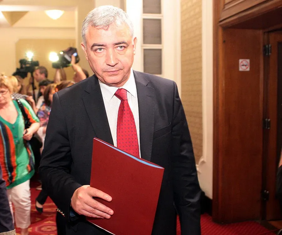 БСП скастри Искров за оставката