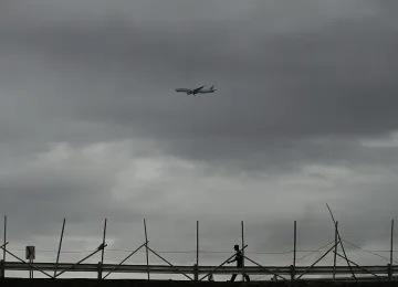 Самолет се разби в Тайван, десетки са загинали