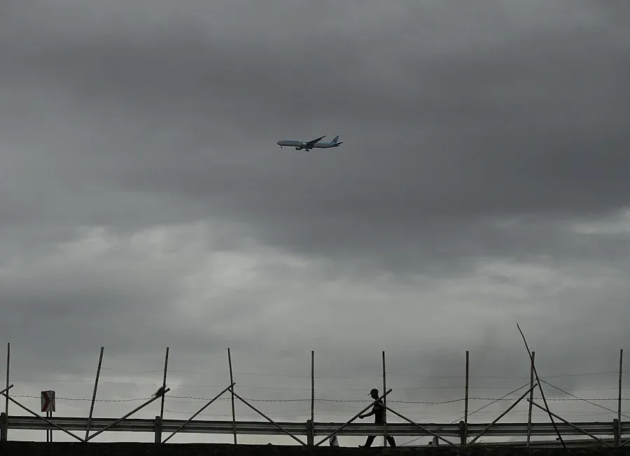 Самолет се разби в Тайван, десетки са загинали