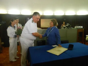 Мая Вапцарова разплака офицери и професори