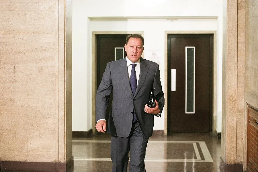 Министри обещават оставка до утре