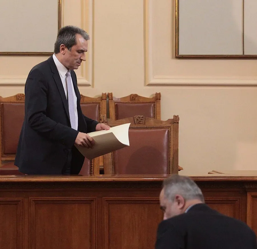 Очаква се правителството да подаде оставка