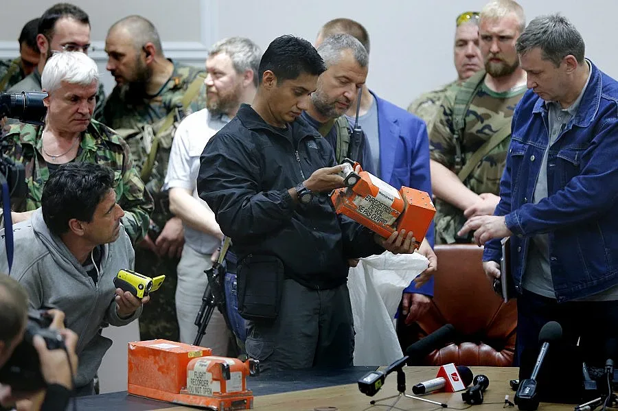 Черните кутии в Англия, телата - в Холандия (ОБЗОР)