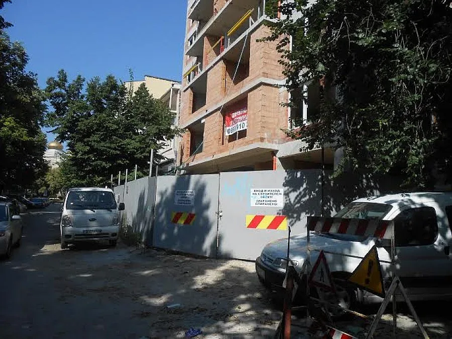 Убият от ток строител е беглец от полицията