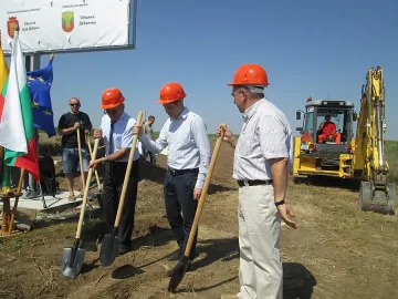 Правят 6 км път до регионалното депо край Добрич