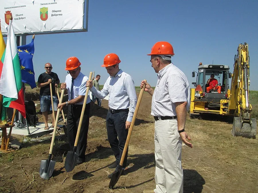 Правят 6 км път до регионалното депо край Добрич