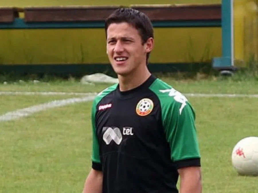 Александър Тонев май приключи с Астън Вила