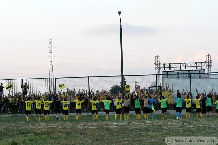 Шефовете на Ботев Пд: Полагаме всички усилия отборът да пребъде