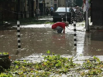 Дъжд и градушка в Западна България