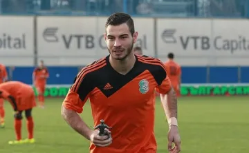 Национал вдигна първа купа