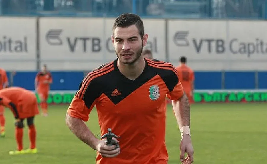 Национал вдигна първа купа