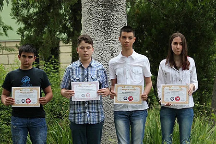 БГ гении изпускат медали в Китай