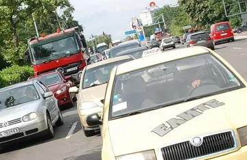 Километрични тапи блокират Бургас