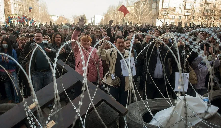Мощни експлозии разтърсиха центъра на Донецк