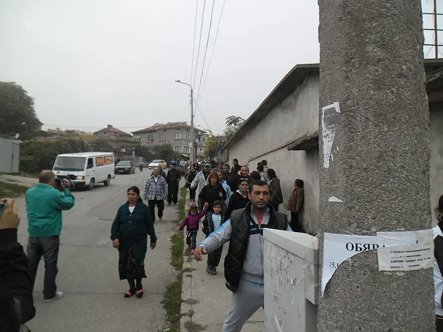 Бутат незаконните къщи в ромската махала в Стара Загора