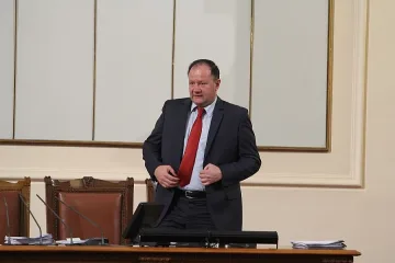 Миков на събор с ракия и танци