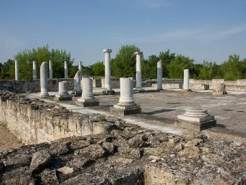 Каним румънци на опера в Абритус
