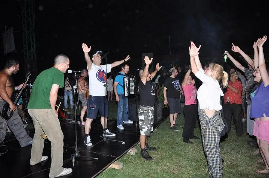 Светльо Витков пя рок край реката за кеф на 1000 меломани 