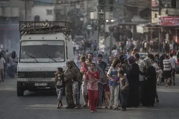 Масово бягство на палестинци заради операцията в Газа