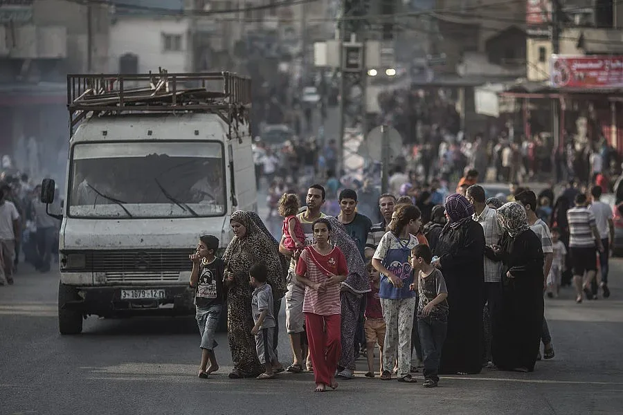 Масово бягство на палестинци заради операцията в Газа