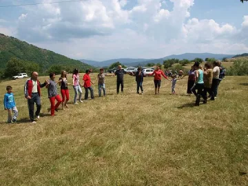 Празнуват Илинден под стометрови скали
