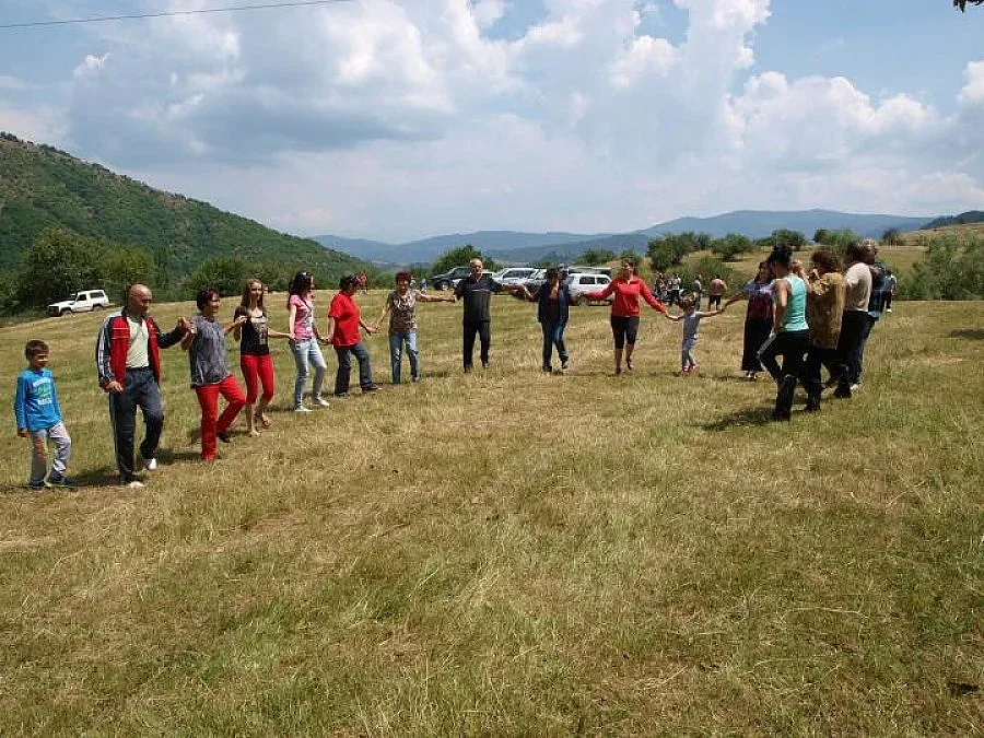 Празнуват Илинден под стометрови скали