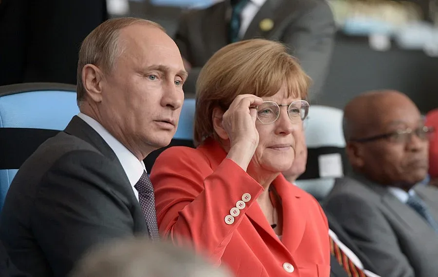 Меркел и Путин се разбраха за международно разследване за самолета